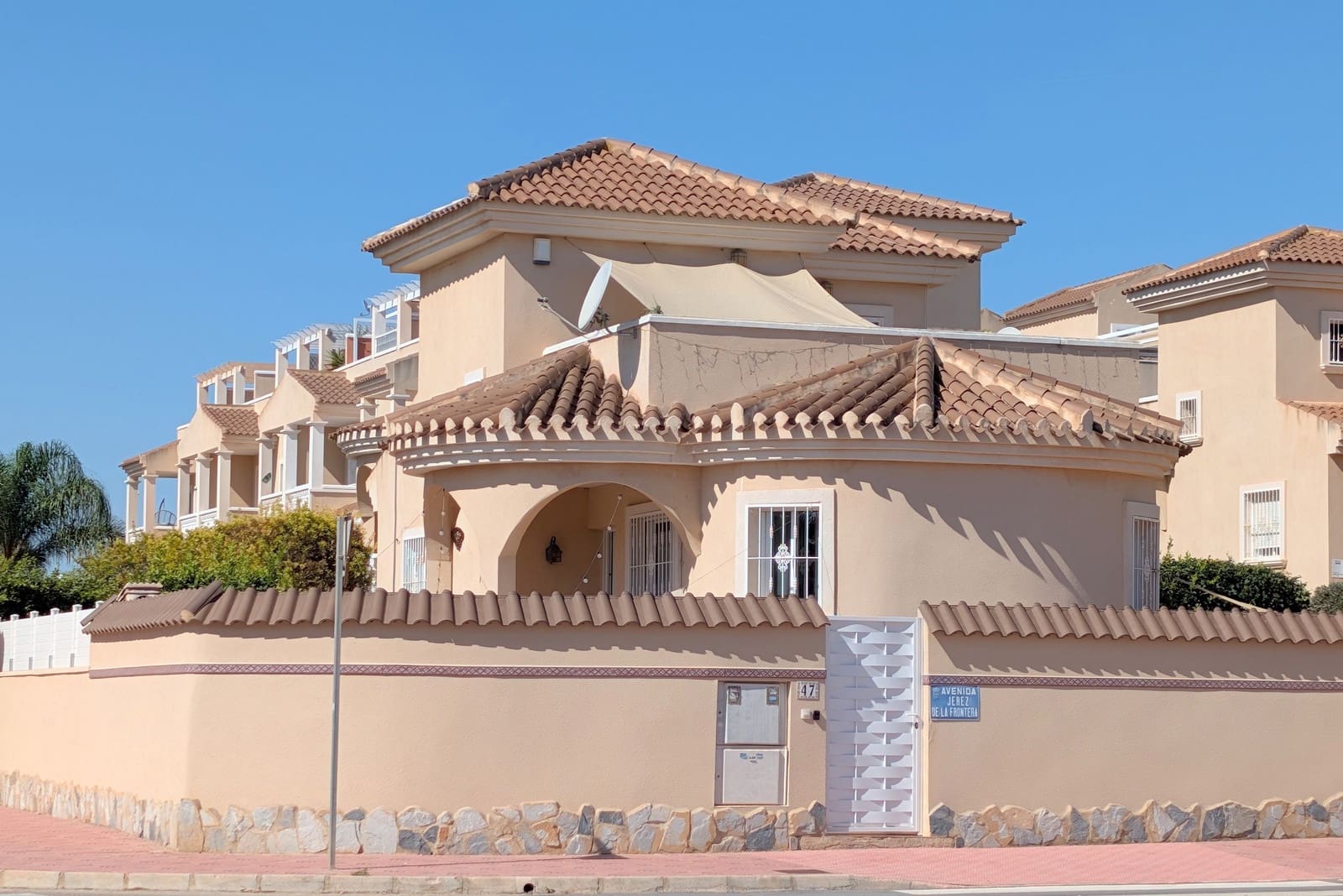 Chalet de 4 habitaciones en Ciudad Quesada en venta con piscina garaje - 379.000 € (Ref: 10115427)