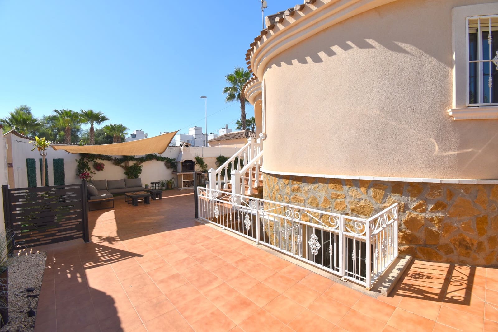 Chalet de 4 habitaciones en Ciudad Quesada en venta con piscina garaje - 379.000 € (Ref: 10115427)