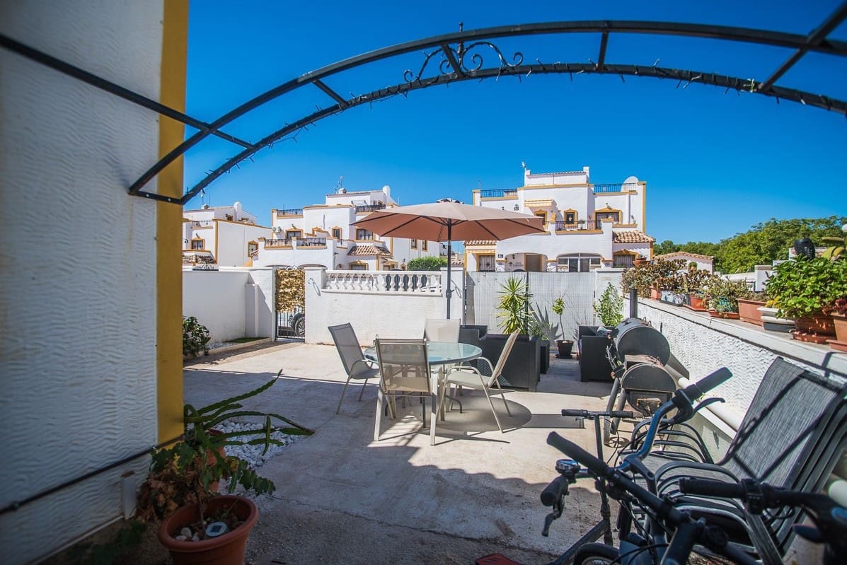 3 camera da letto Casa in vendita in Vistabella con piscina garage - 215.000 € (Rif: 10115428)