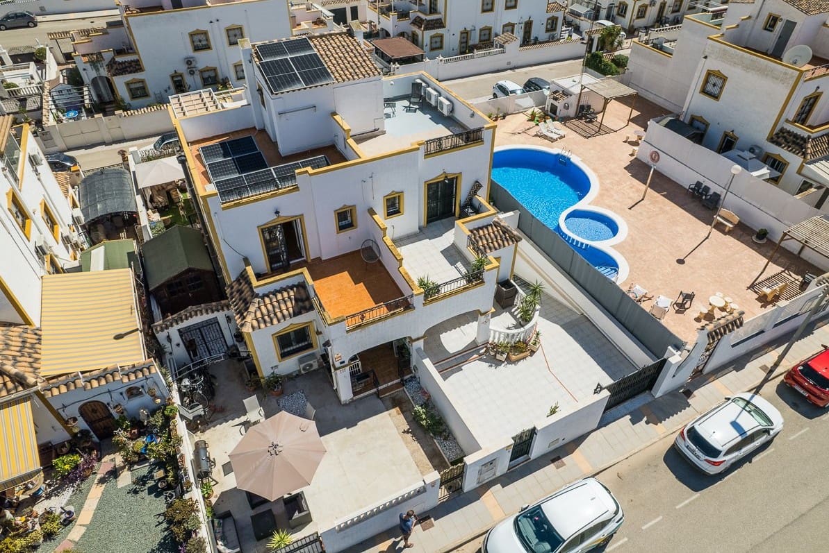 3 camera da letto Casa in vendita in Vistabella con piscina garage - 215.000 € (Rif: 10115428)