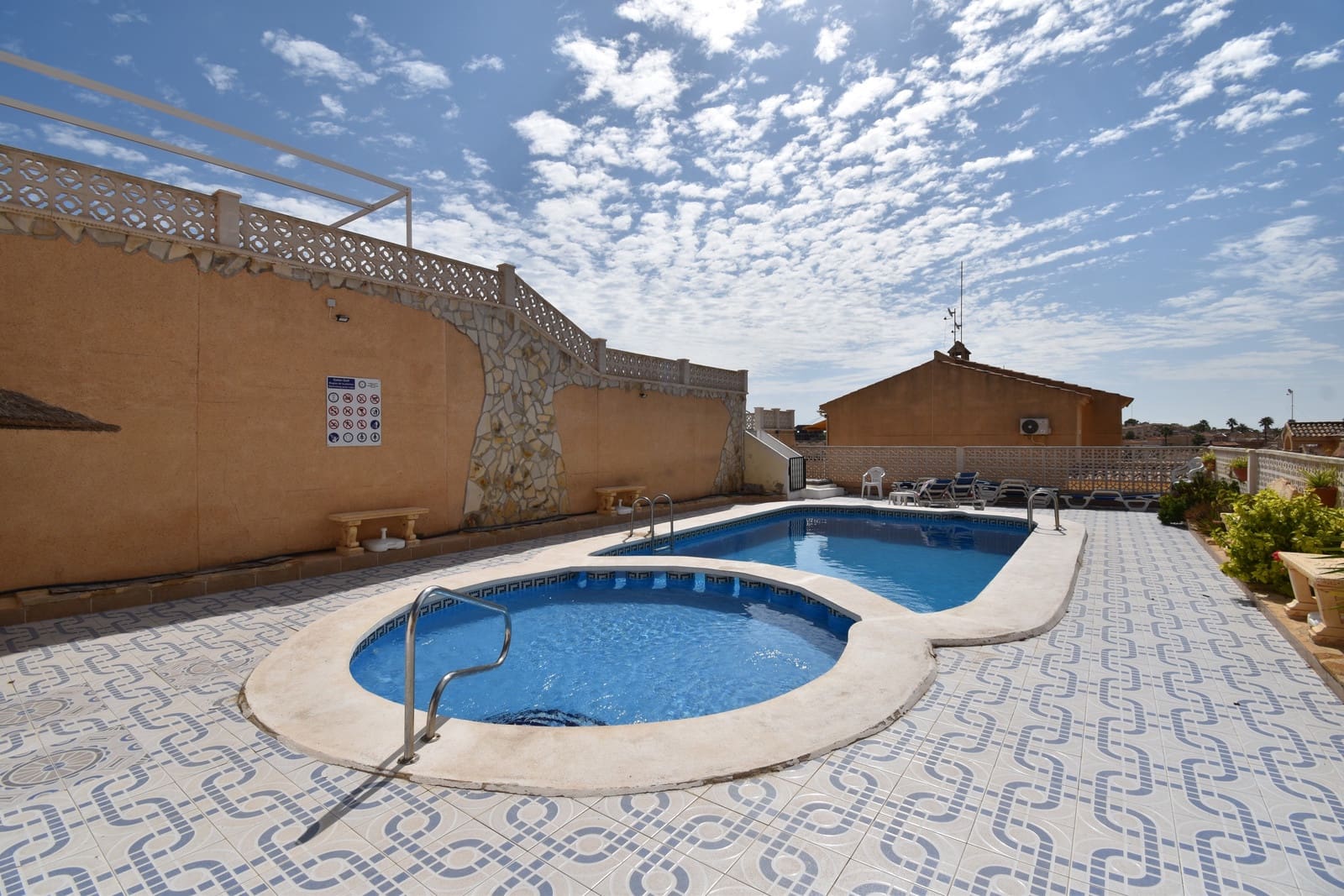 2 Zimmer Apartment zu verkaufen in Villamartin mit Pool - 140.000 € (Ref: 10123512)