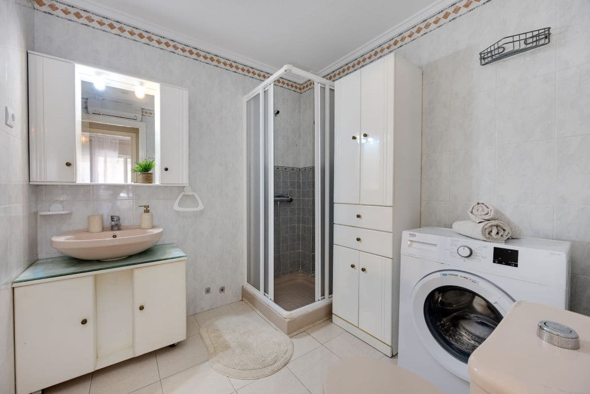 1 makuuhuone Huoneisto myytävänä paikassa Torrevieja mukana uima-altaan - 133 900 € (Ref: 10128119)
