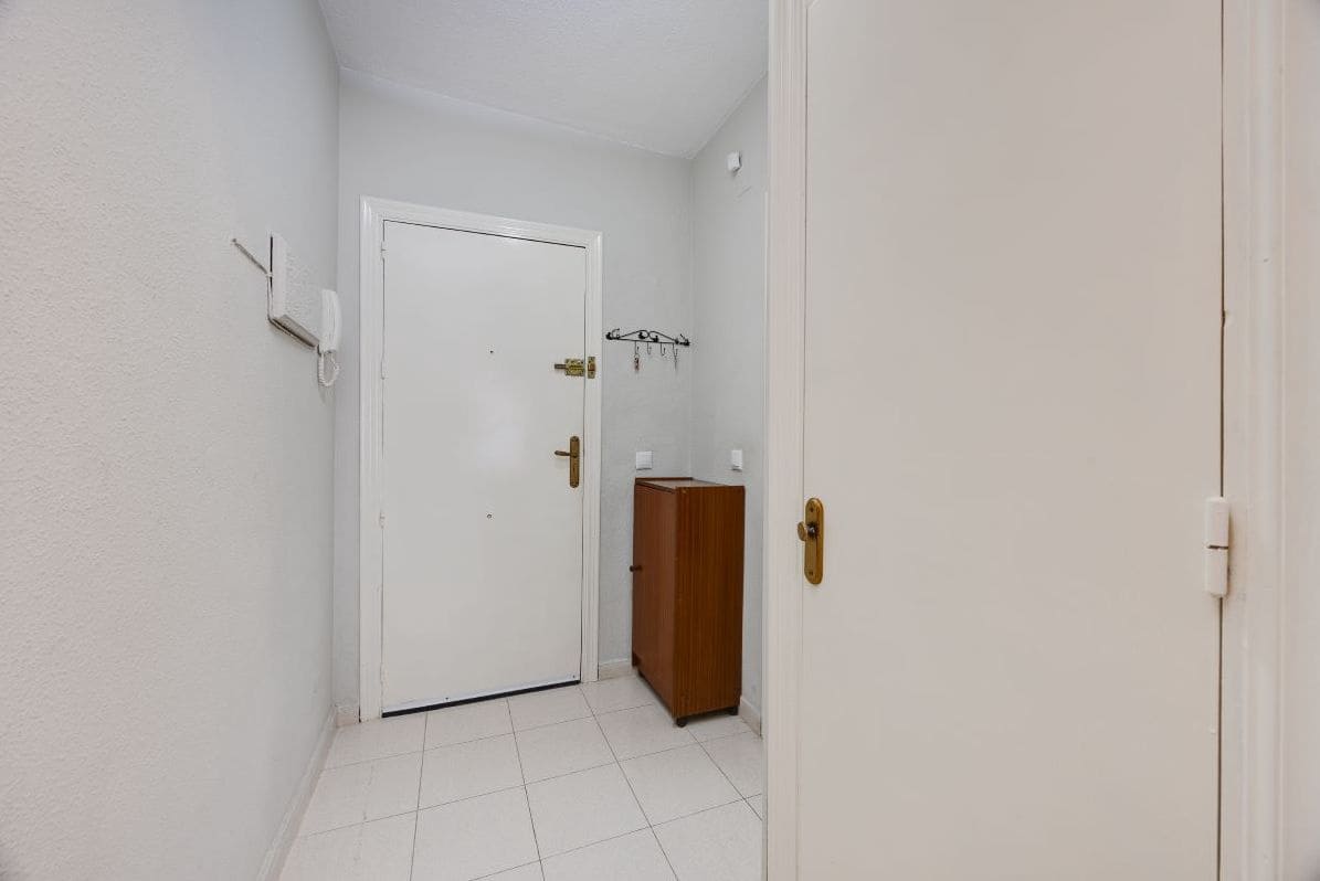 1 makuuhuone Huoneisto myytävänä paikassa Torrevieja mukana uima-altaan - 133 900 € (Ref: 10128119)