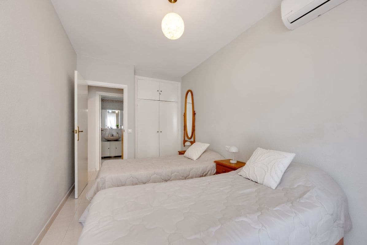 1 makuuhuone Huoneisto myytävänä paikassa Torrevieja mukana uima-altaan - 133 900 € (Ref: 10128119)