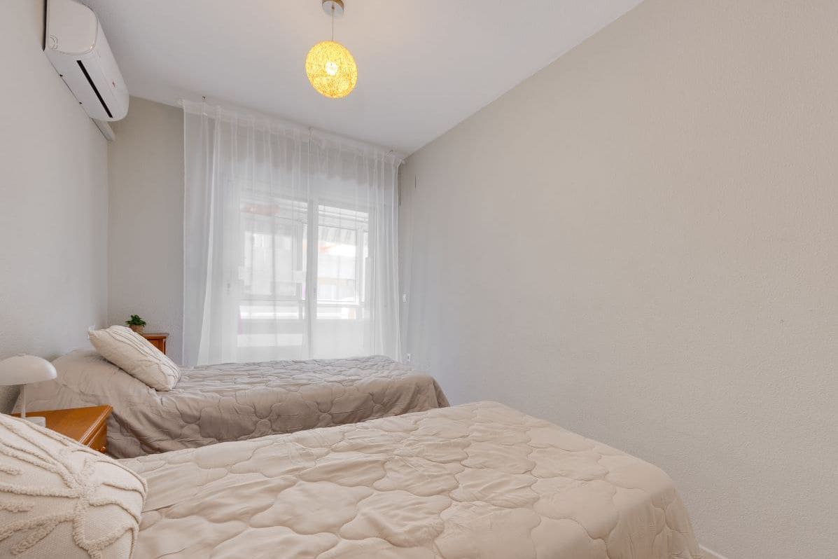 1 makuuhuone Huoneisto myytävänä paikassa Torrevieja mukana uima-altaan - 133 900 € (Ref: 10128119)