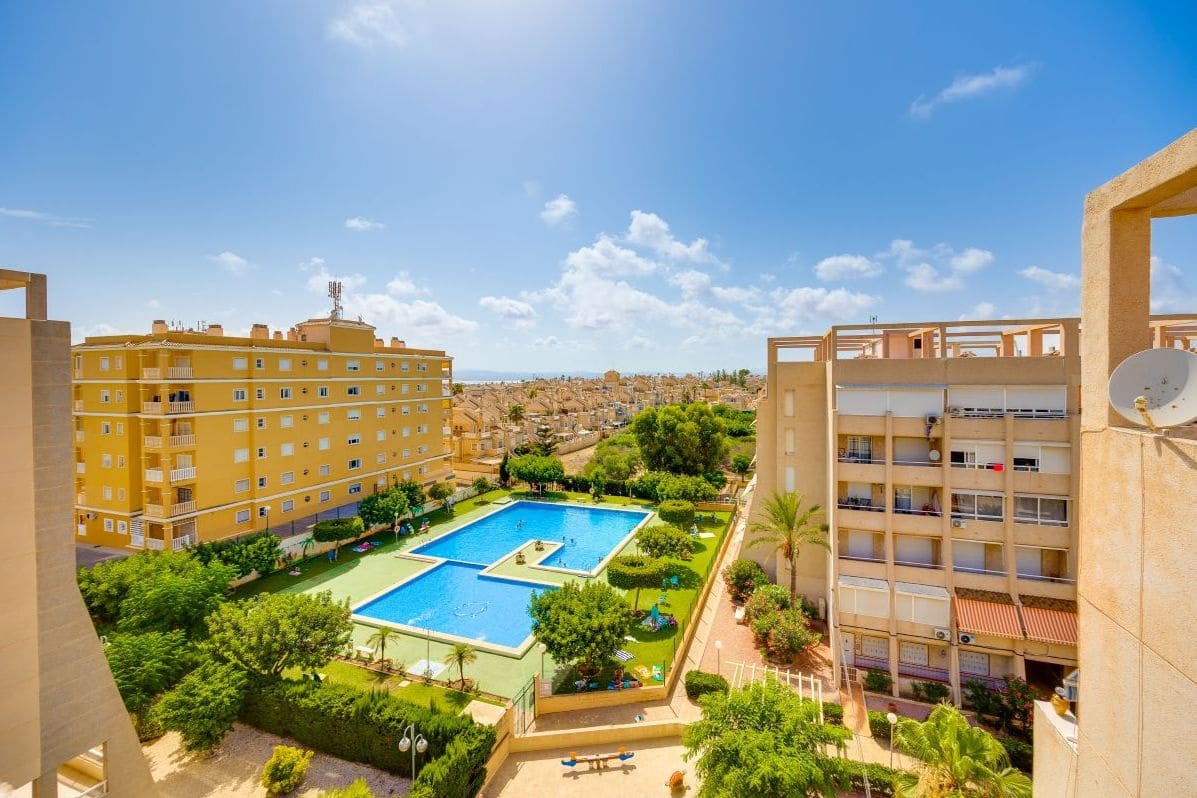 1 makuuhuone Huoneisto myytävänä paikassa Torrevieja mukana uima-altaan - 133 900 € (Ref: 10128119)