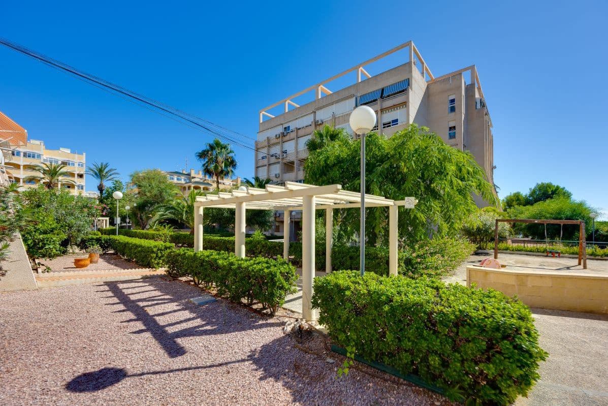 1 makuuhuone Huoneisto myytävänä paikassa Torrevieja mukana uima-altaan - 133 900 € (Ref: 10128119)