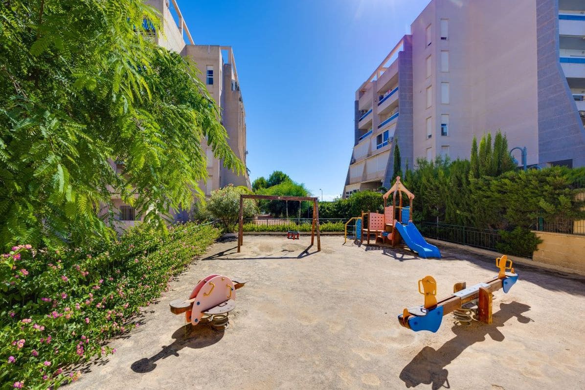 1 makuuhuone Huoneisto myytävänä paikassa Torrevieja mukana uima-altaan - 133 900 € (Ref: 10128119)