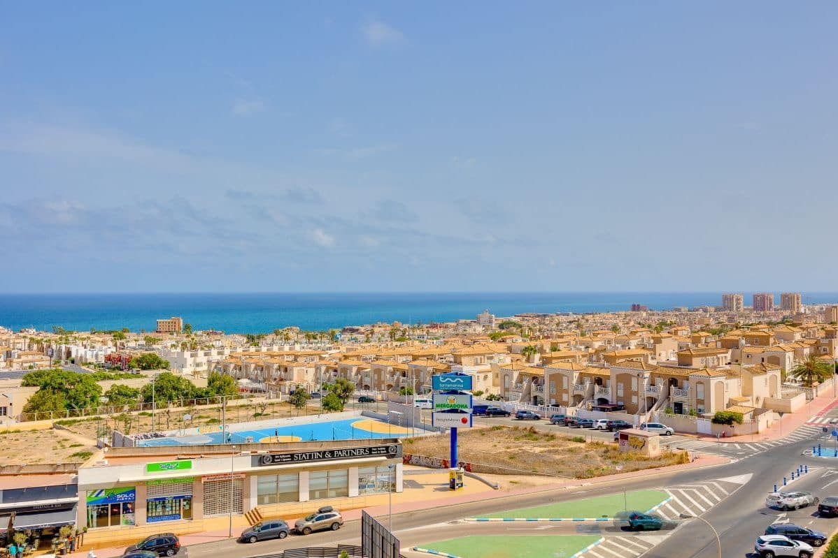 1 makuuhuone Huoneisto myytävänä paikassa Torrevieja mukana uima-altaan - 133 900 € (Ref: 10128119)