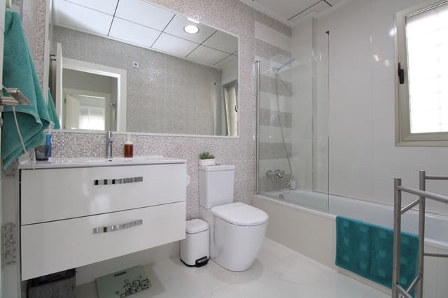 3 quarto Moradia para venda em Villamartin, Orihuela com piscina garagem - 439 999 € (Ref: 10131287)