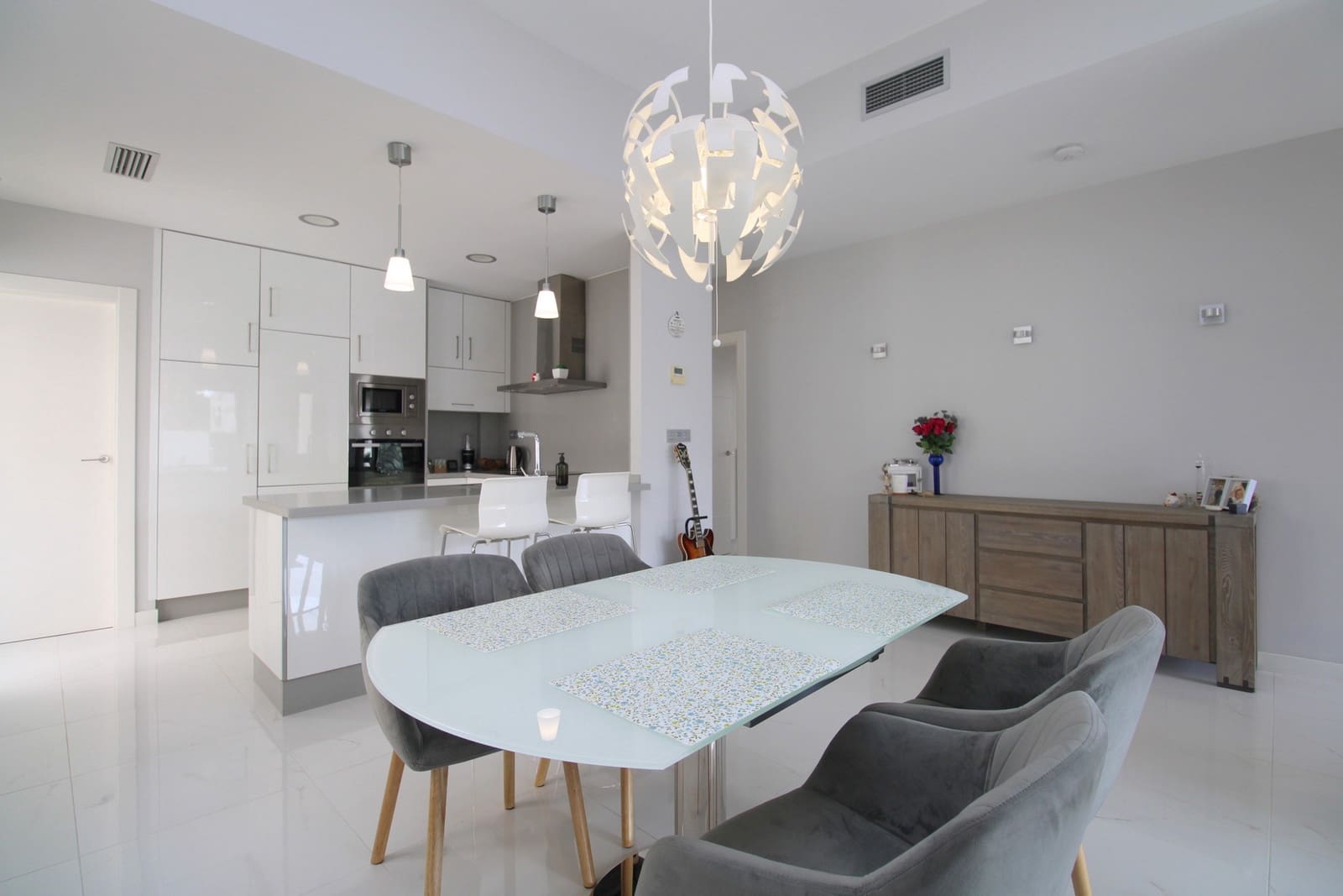 3 quarto Moradia para venda em Villamartin com piscina garagem - 439 999 € (Ref: 10131287)