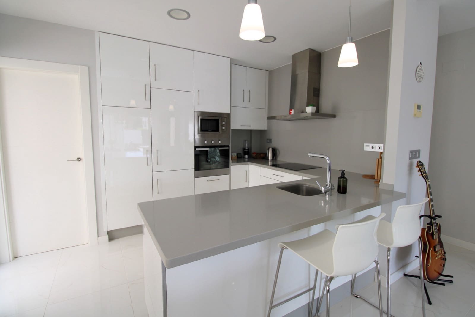 3 quarto Moradia para venda em Villamartin com piscina garagem - 439 999 € (Ref: 10131287)