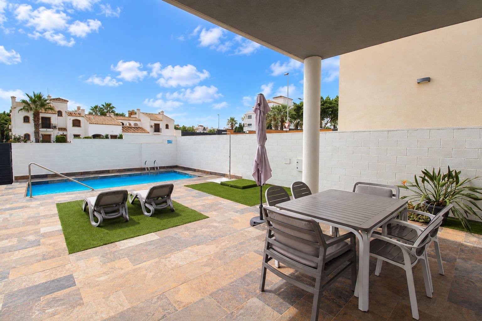 3 quarto Moradia para venda em Villamartin com piscina garagem - 439 999 € (Ref: 10131287)