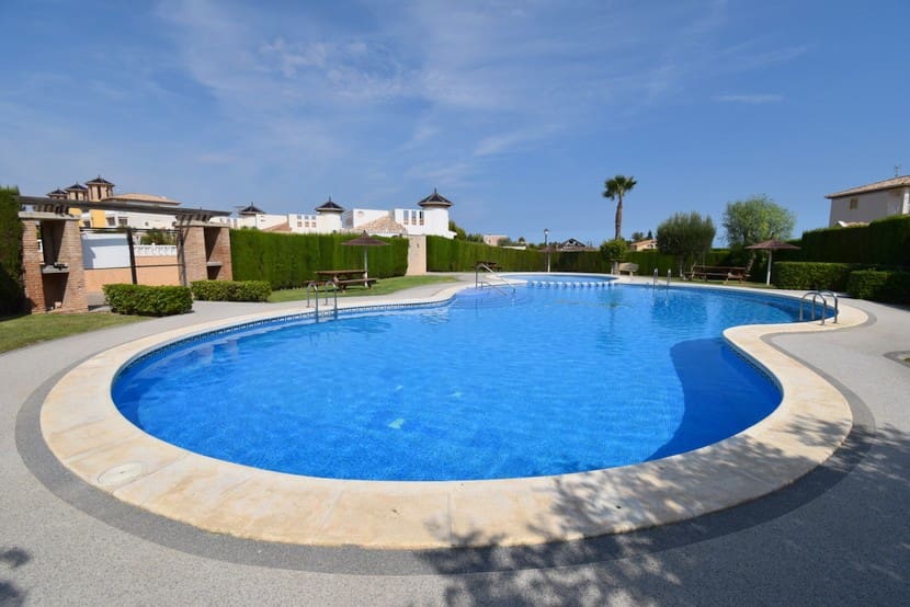 2 soverom Hus til salgs i Cabo Roig med svømmebasseng garasje - € 199 000 (Ref: 10139277)