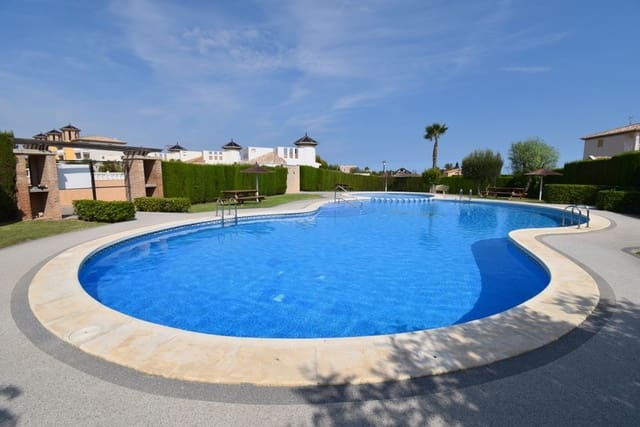 2 soverom Hus til salgs i Cabo Roig, Orihuela med svømmebasseng garasje - € 199 000 (Ref: 10139277)