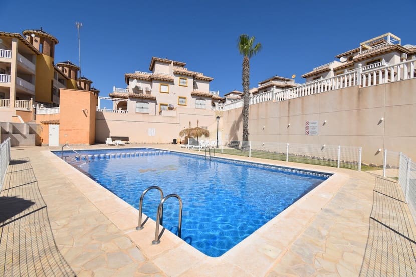 3 soverom Hus til salgs i Cabo Roig med svømmebasseng garasje - € 219 999 (Ref: 10139278)