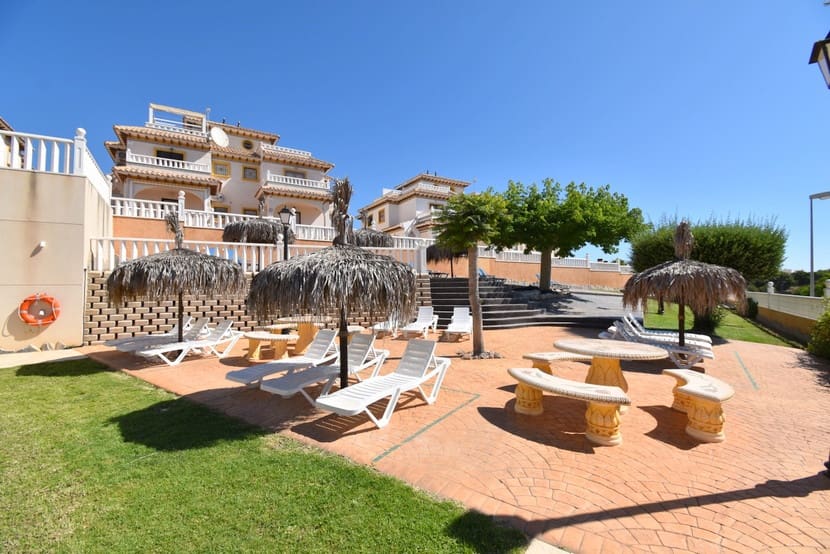 3 soverom Hus til salgs i Cabo Roig med svømmebasseng garasje - € 219 999 (Ref: 10139278)