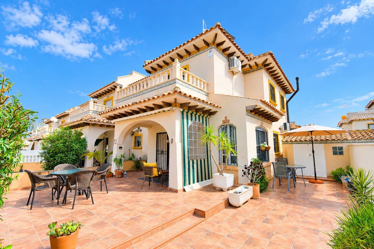 3 soverom Hus til salgs i Cabo Roig med svømmebasseng garasje - € 219 999 (Ref: 10139278)