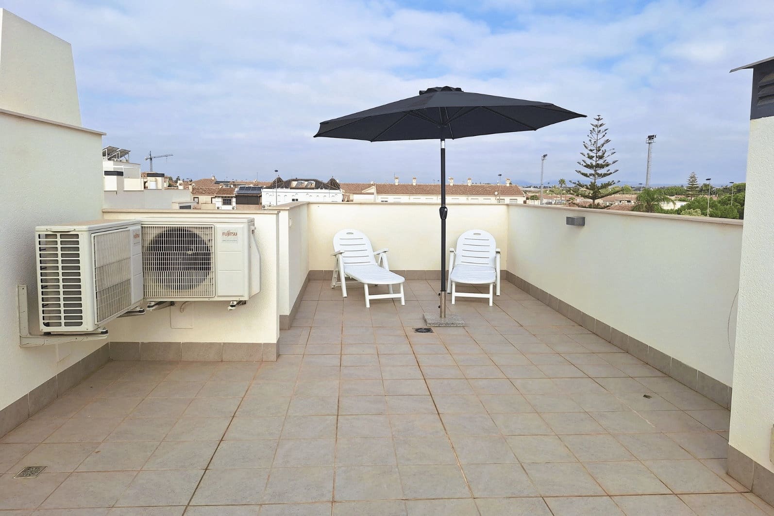 3 sypialnia Willa na sprzedaż w Santiago de la Ribera z basenem garażem - 329 000 € (Ref: 10139280)