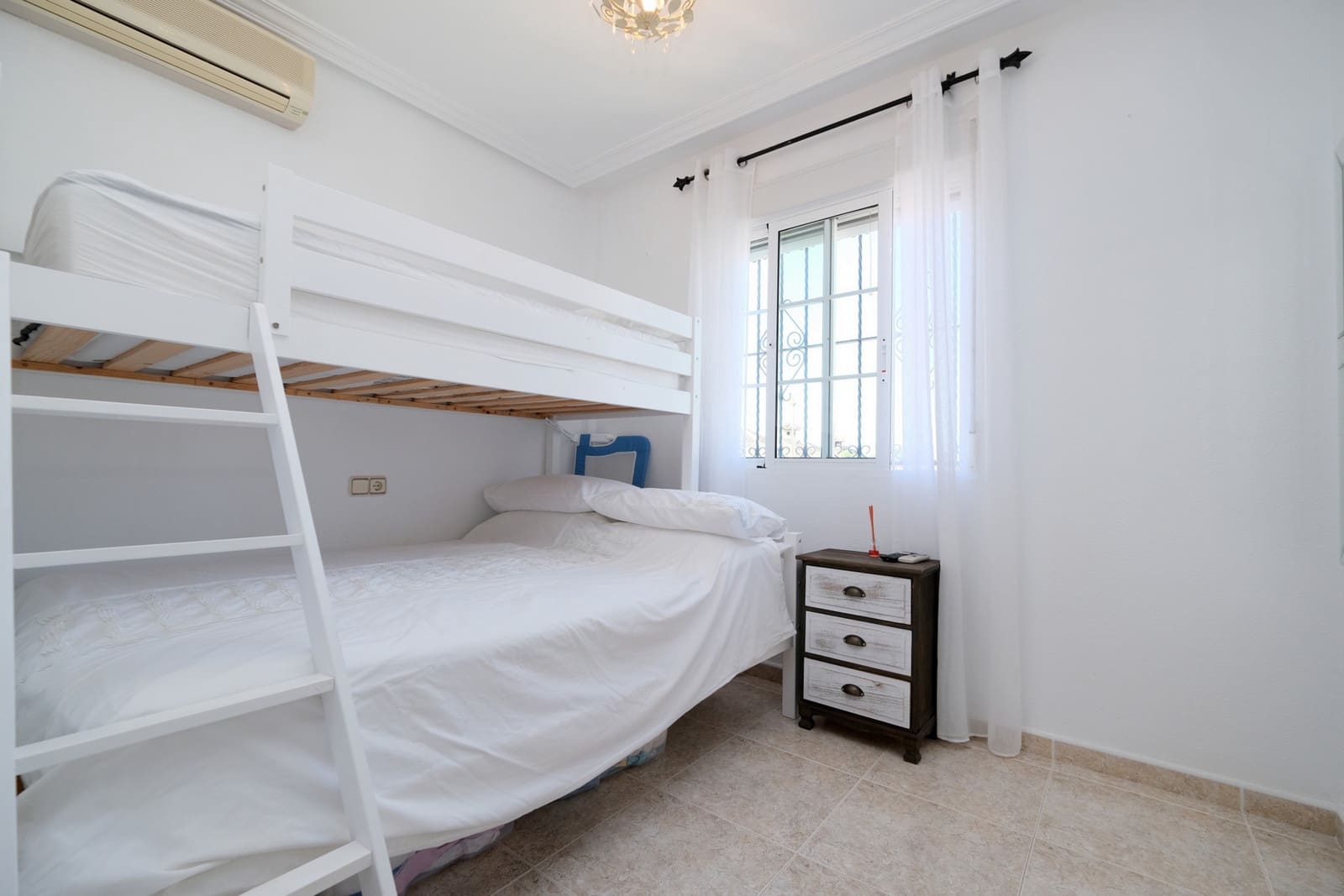 3 bedroom Villa for sale in Villamartin with pool - € 395,000 (Ref: 10141733)