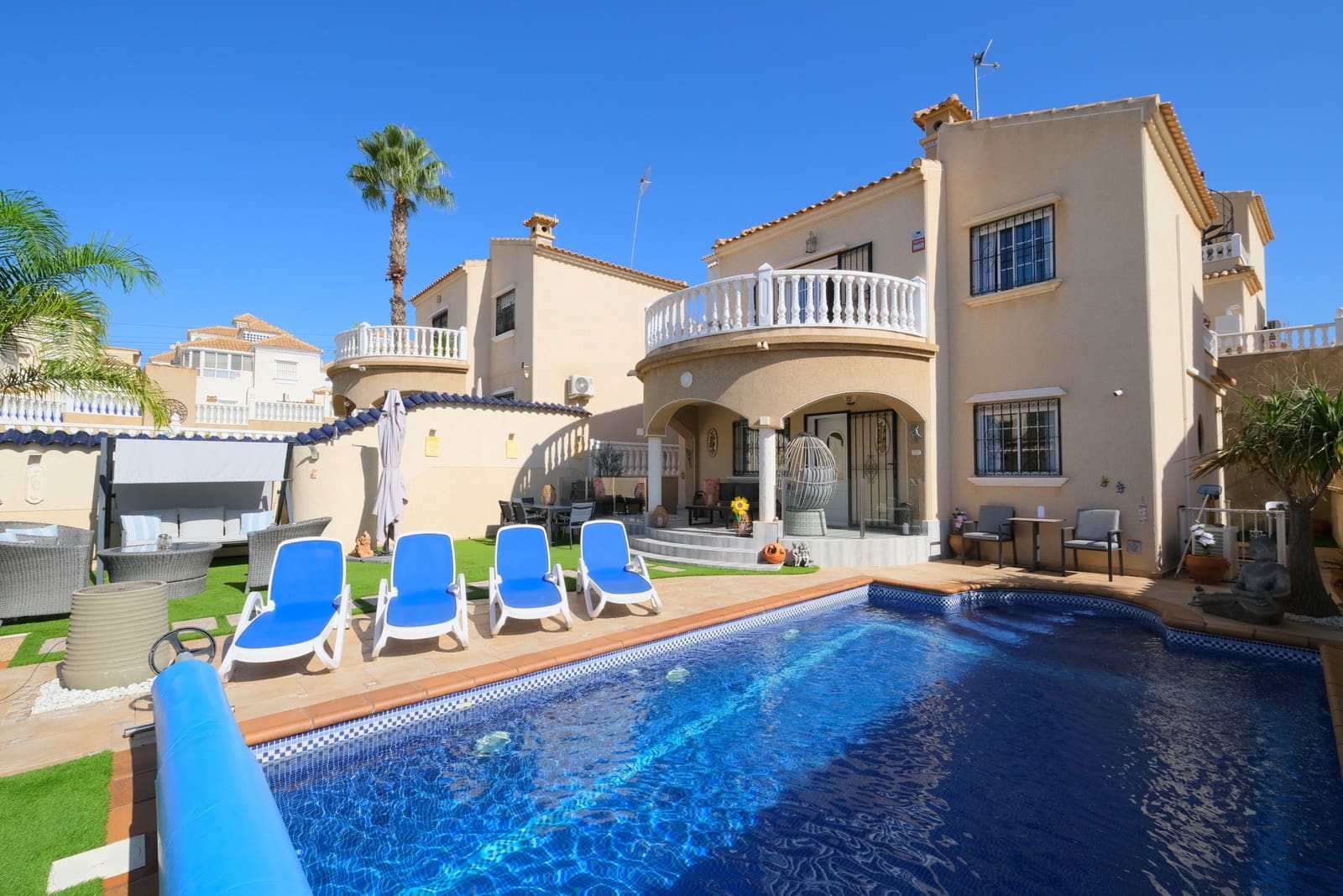 3 bedroom Villa for sale in Villamartin with pool - € 395,000 (Ref: 10141733)