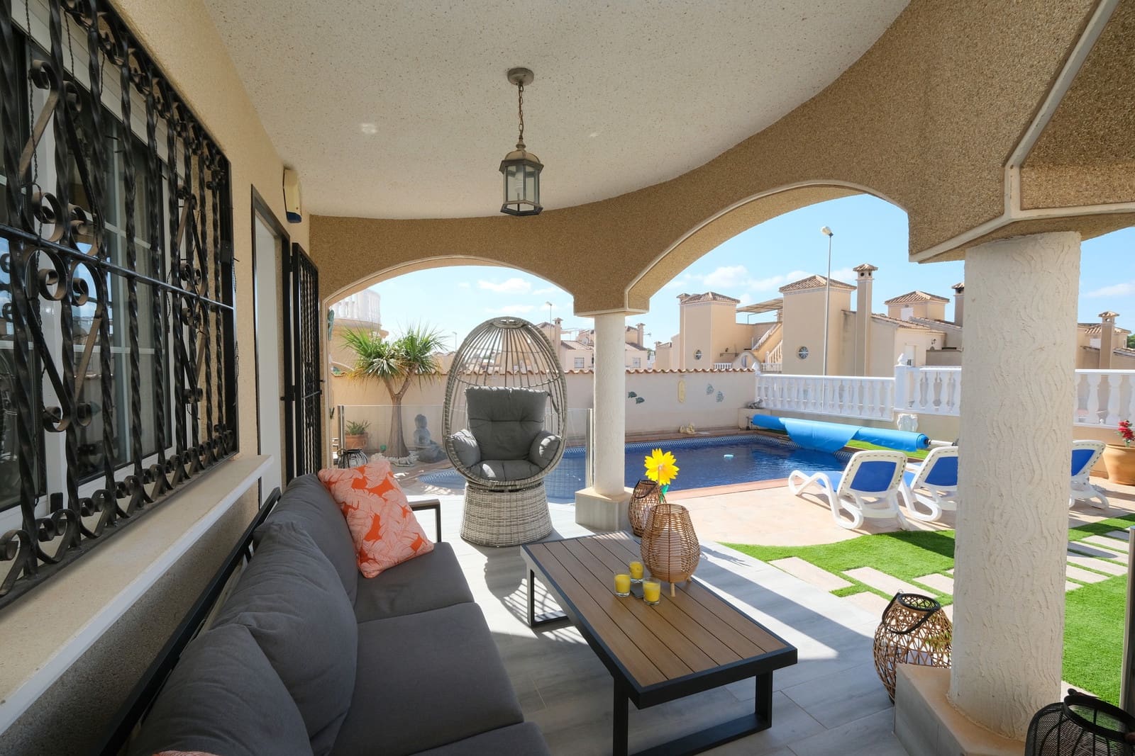 3 bedroom Villa for sale in Villamartin with pool - € 395,000 (Ref: 10141733)