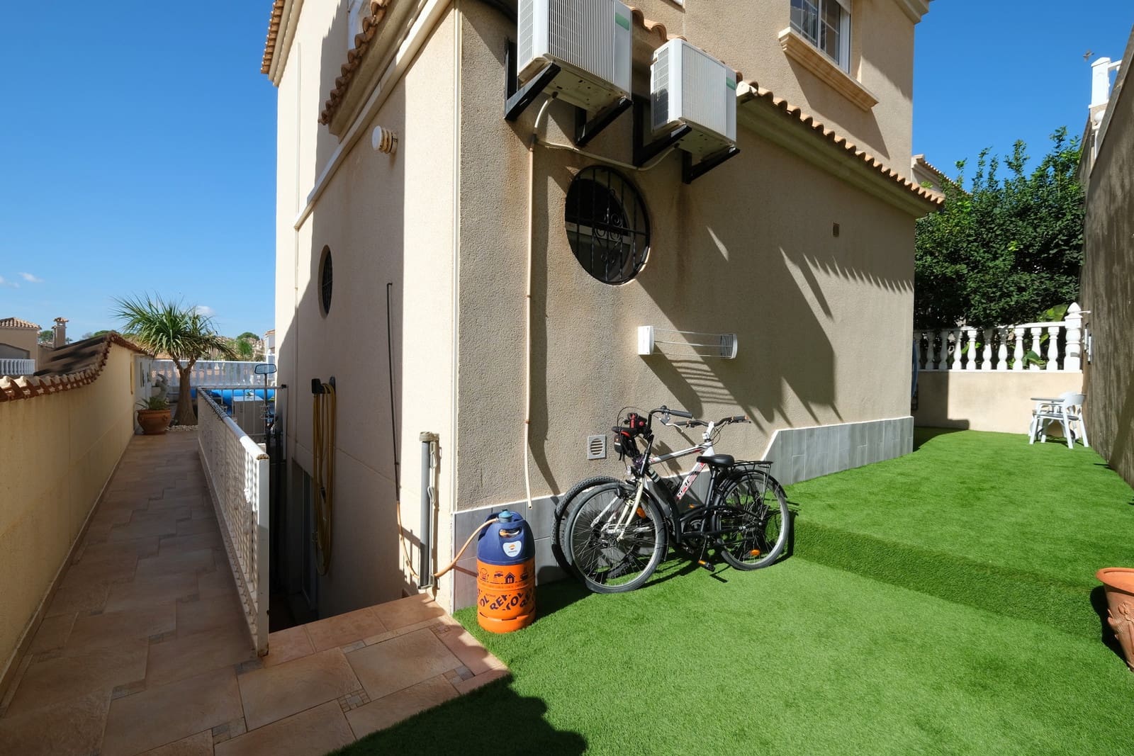 3 bedroom Villa for sale in Villamartin with pool - € 395,000 (Ref: 10141733)