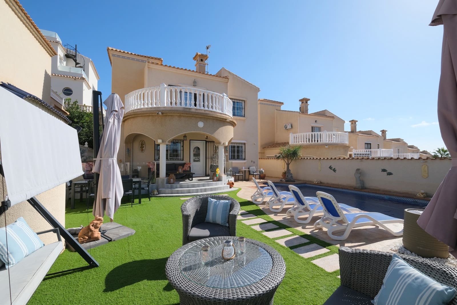 3 bedroom Villa for sale in Villamartin with pool - € 395,000 (Ref: 10141733)