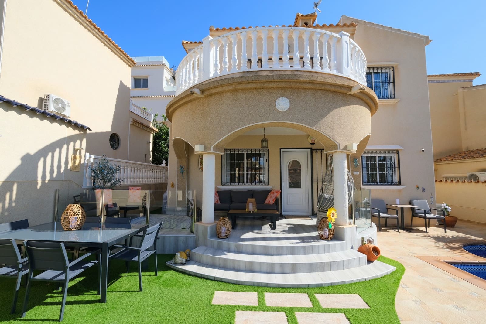 3 bedroom Villa for sale in Villamartin with pool - € 395,000 (Ref: 10141733)