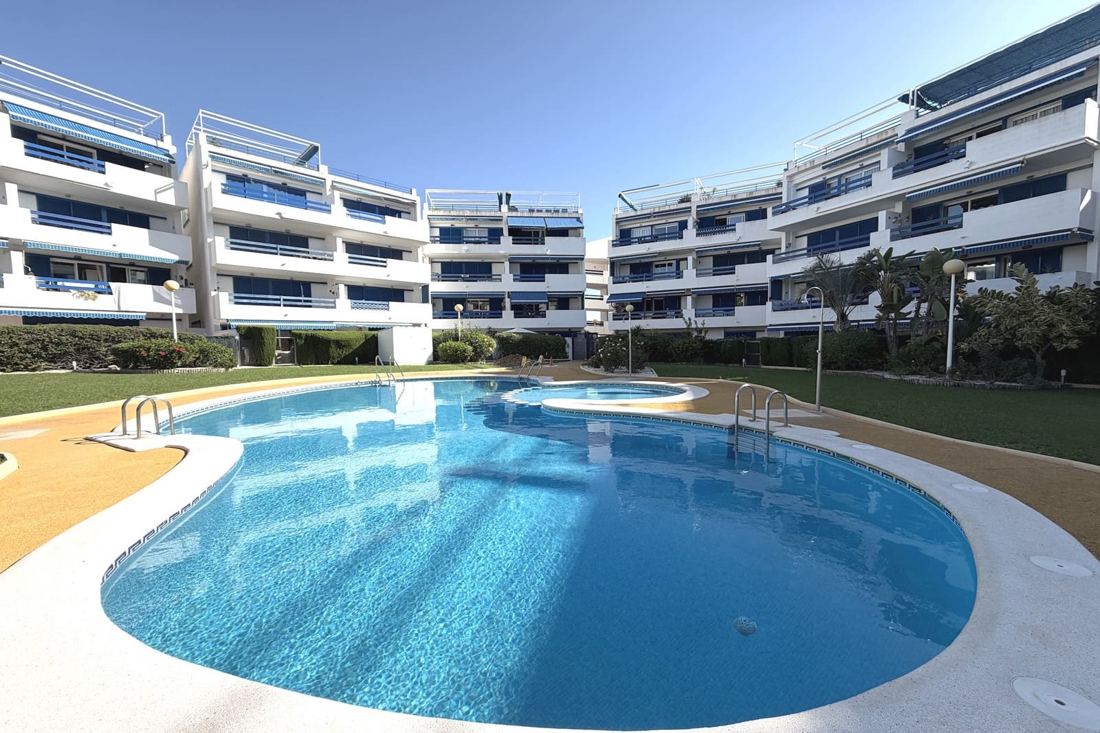 2 sovrum Lägenhet till salu i La Zenia med pool garage - 215 000 € (Ref: 10146321)