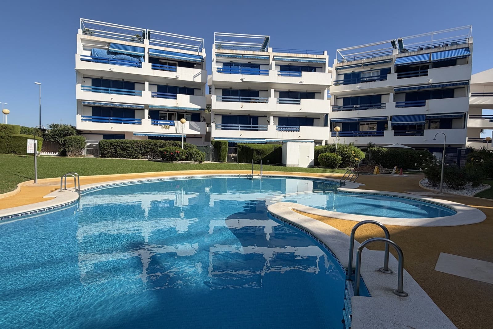 2 sovrum Lägenhet till salu i La Zenia med pool garage - 215 000 € (Ref: 10146321)