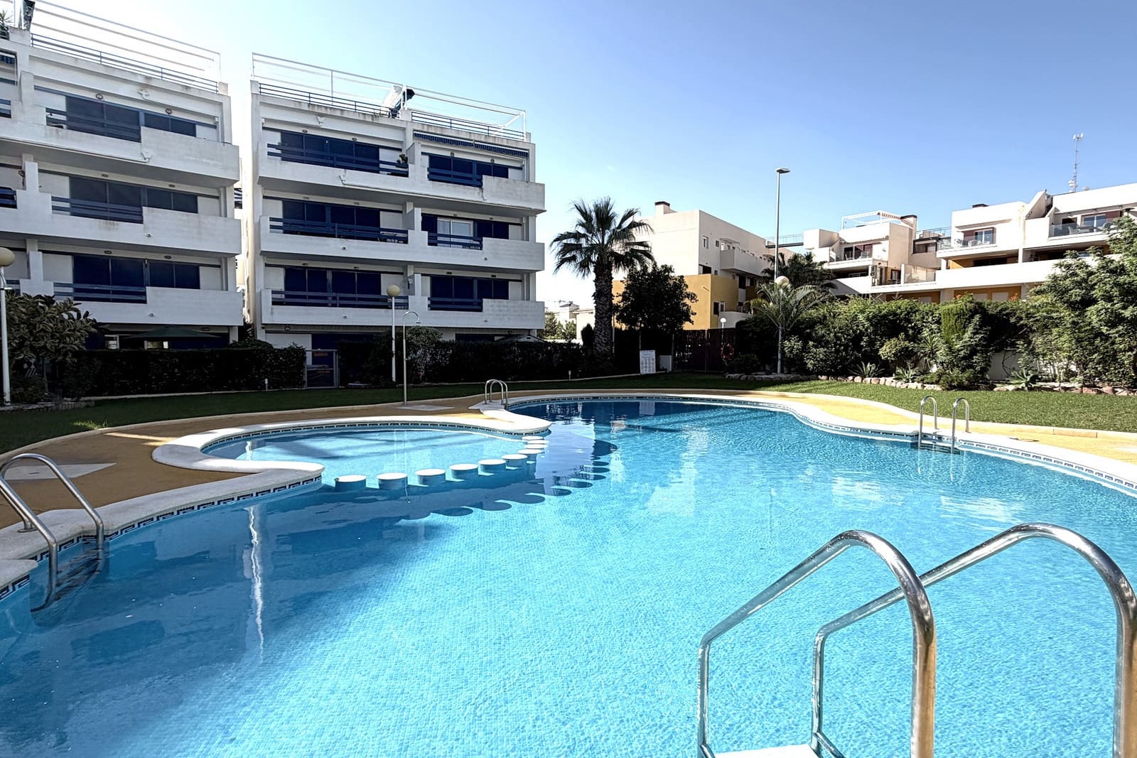 2 sovrum Lägenhet till salu i La Zenia med pool garage - 215 000 € (Ref: 10146321)