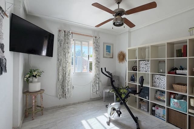 3 sovrum Villa till salu i Villamartin, Orihuela med pool garage - 399 000 € (Ref: 10148342)