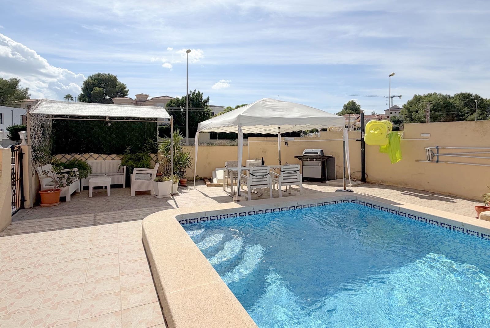 3 sovrum Villa till salu i Villamartin med pool garage - 399 000 € (Ref: 10148342)