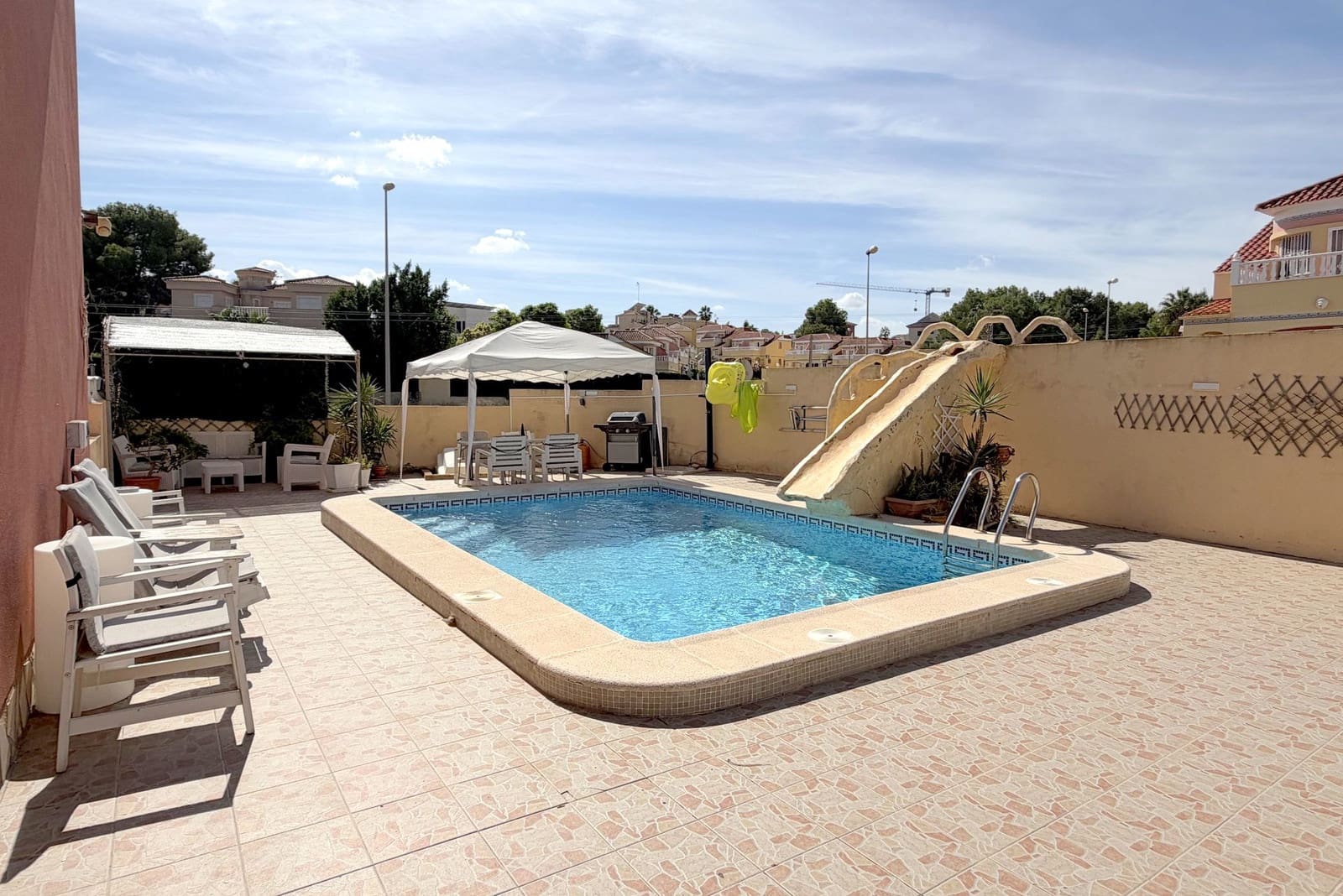 3 sovrum Villa till salu i Villamartin med pool garage - 399 000 € (Ref: 10148342)