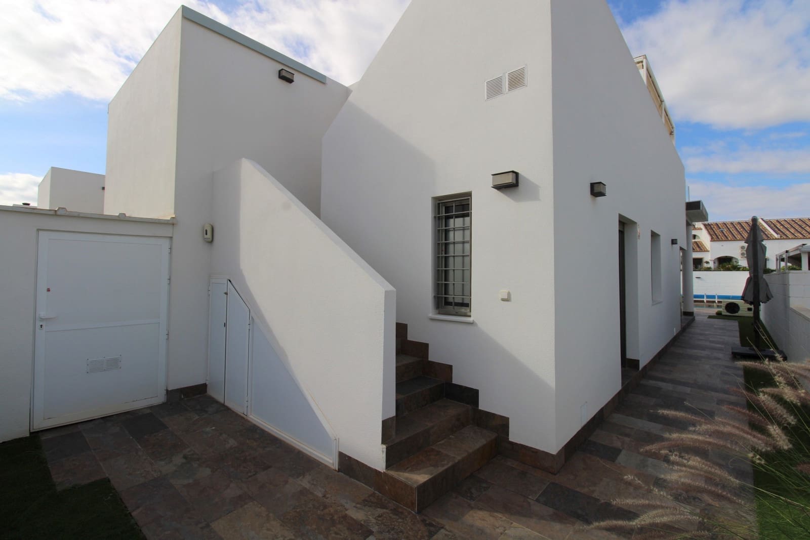 3 bedroom Villa for sale in Villamartin with pool garage - € 439,000 (Ref: 10150277)
