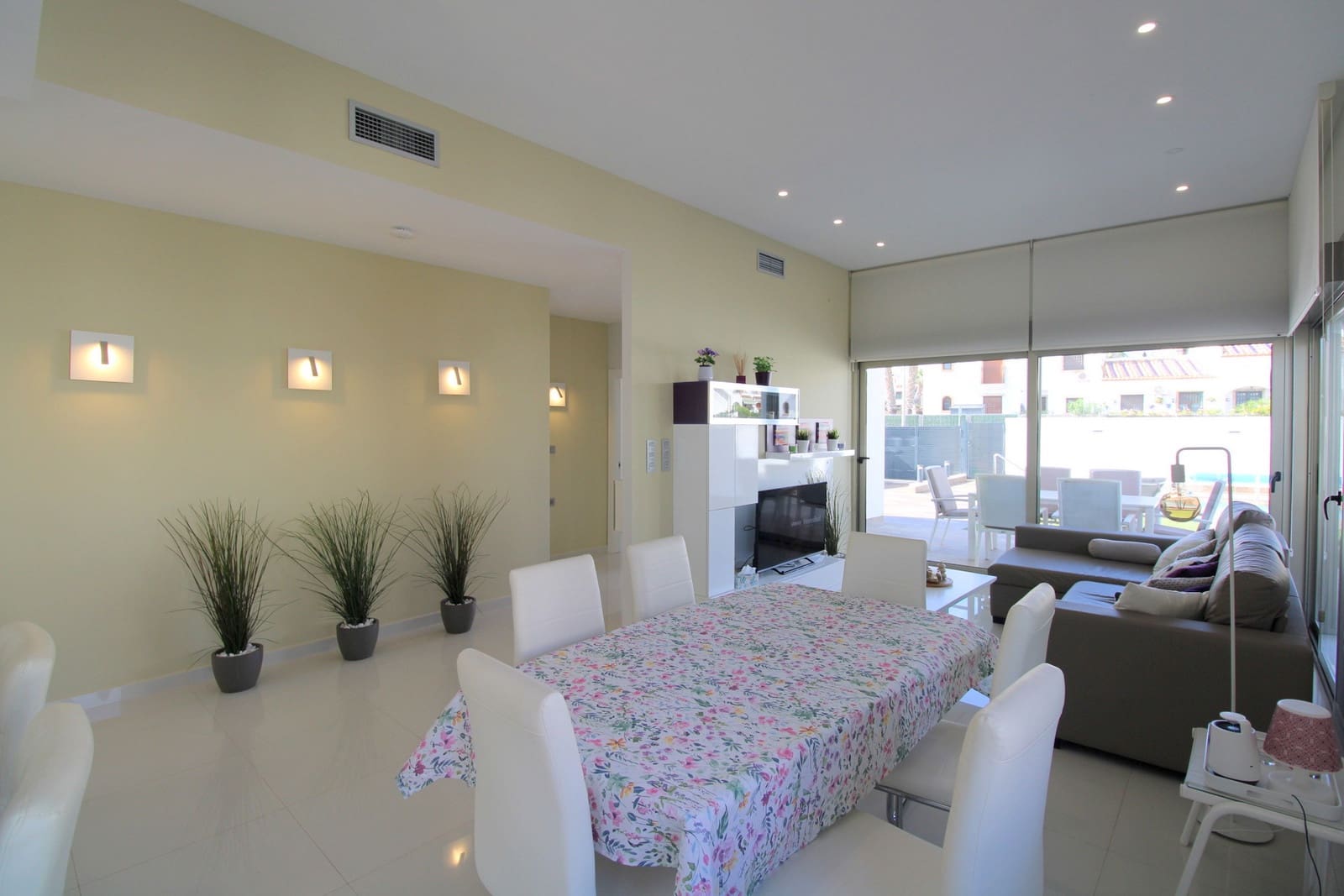 3 bedroom Villa for sale in Villamartin with pool garage - € 439,000 (Ref: 10150277)