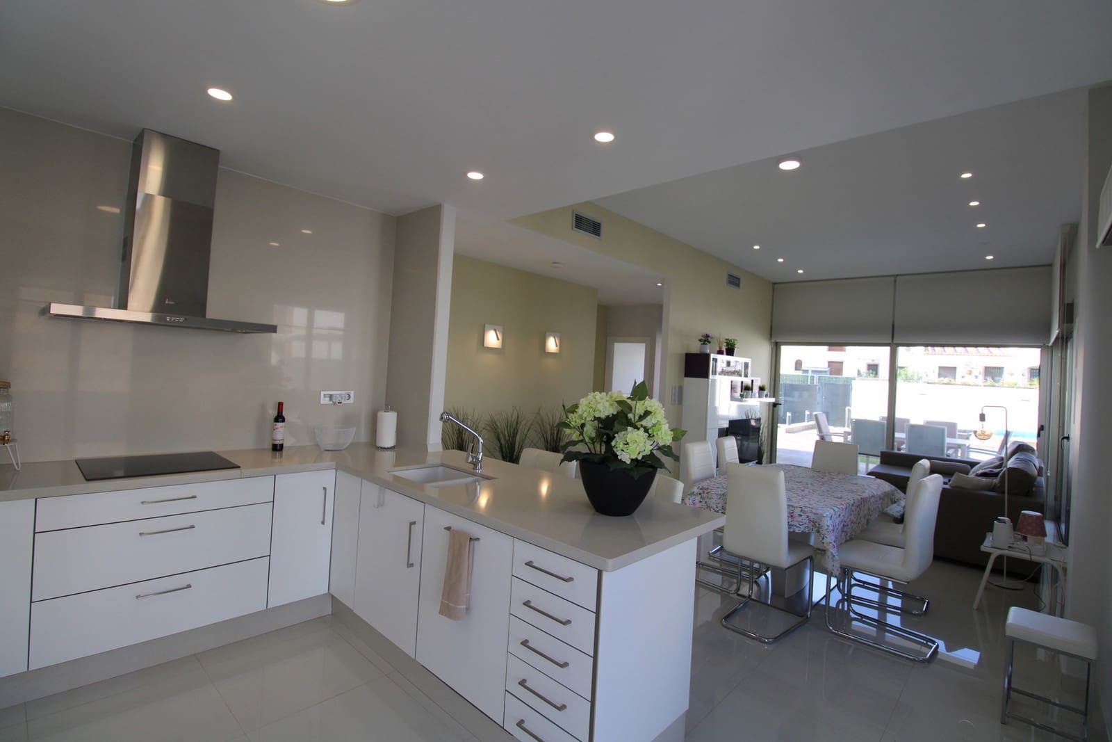 3 bedroom Villa for sale in Villamartin with pool garage - € 439,000 (Ref: 10150277)