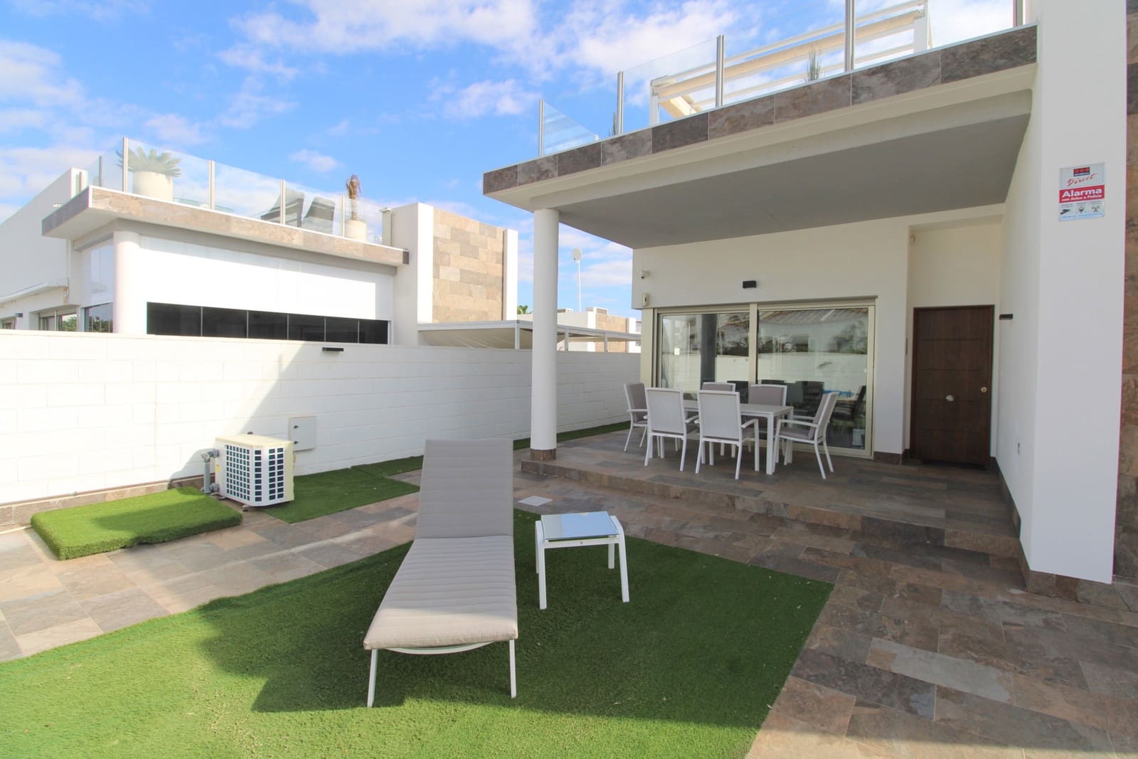 3 bedroom Villa for sale in Villamartin with pool garage - € 439,000 (Ref: 10150277)