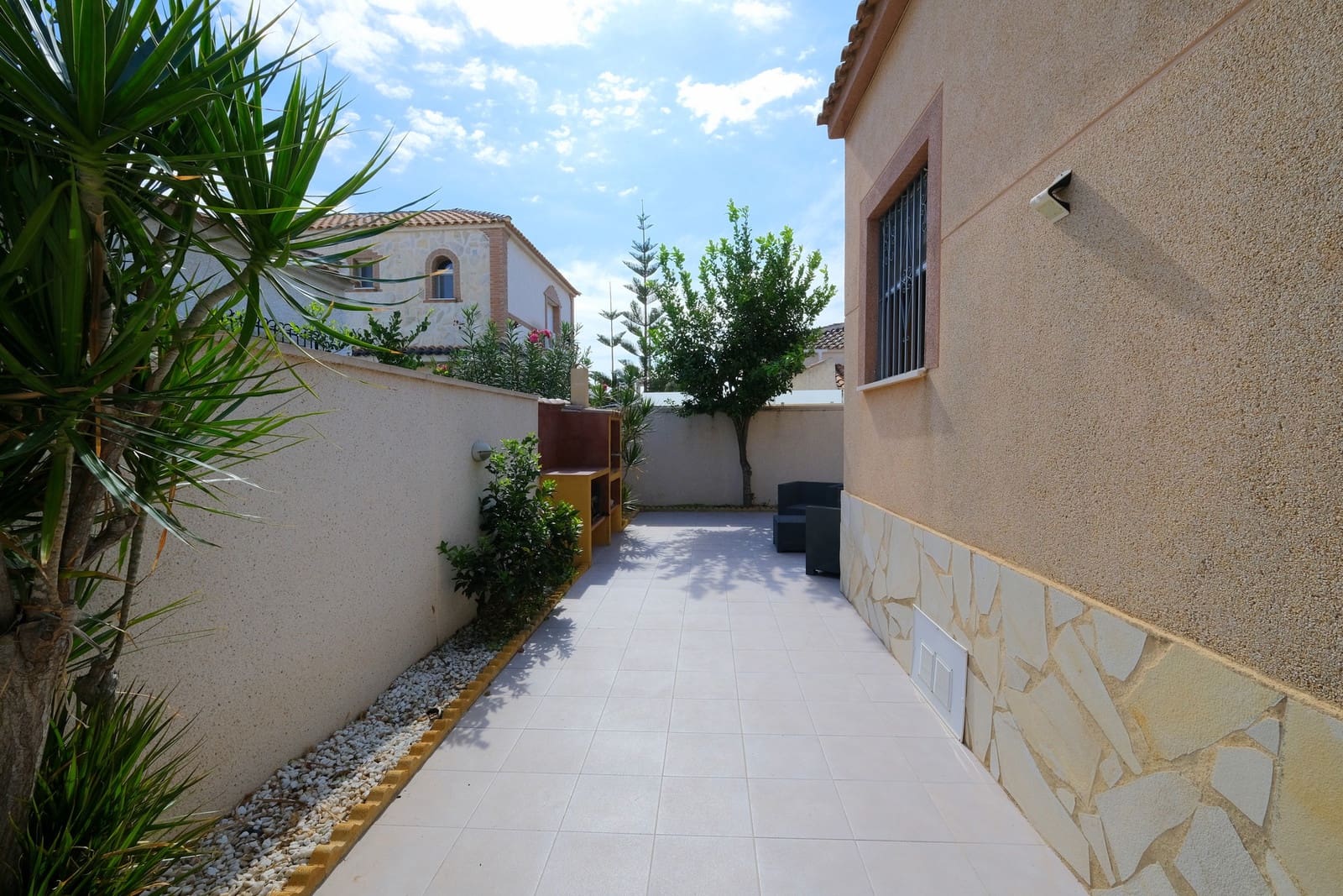 2 bedroom Villa for sale in La Florida with pool garage - € 339,995 (Ref: 10150278)