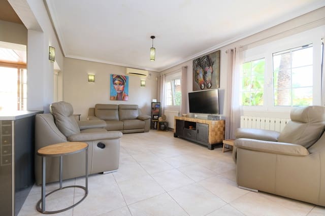 3 slaapkamer Villa te koop in Cabo Roig, Orihuela met zwembad garage - € 749.000 (Ref: 10157411)