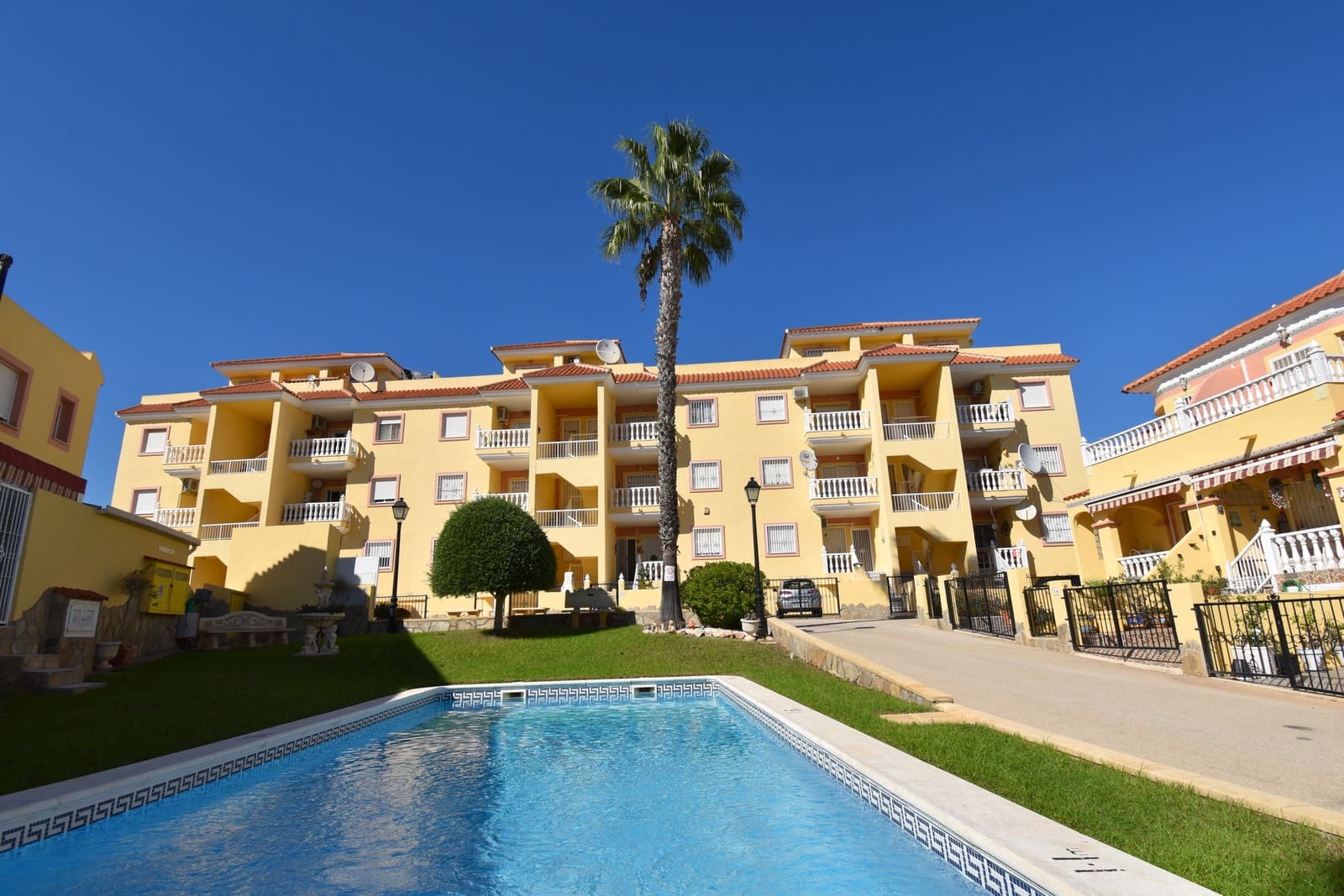 2 slaapkamer Appartement te koop in Villamartin met zwembad garage - € 144.999 (Ref: 10157412)