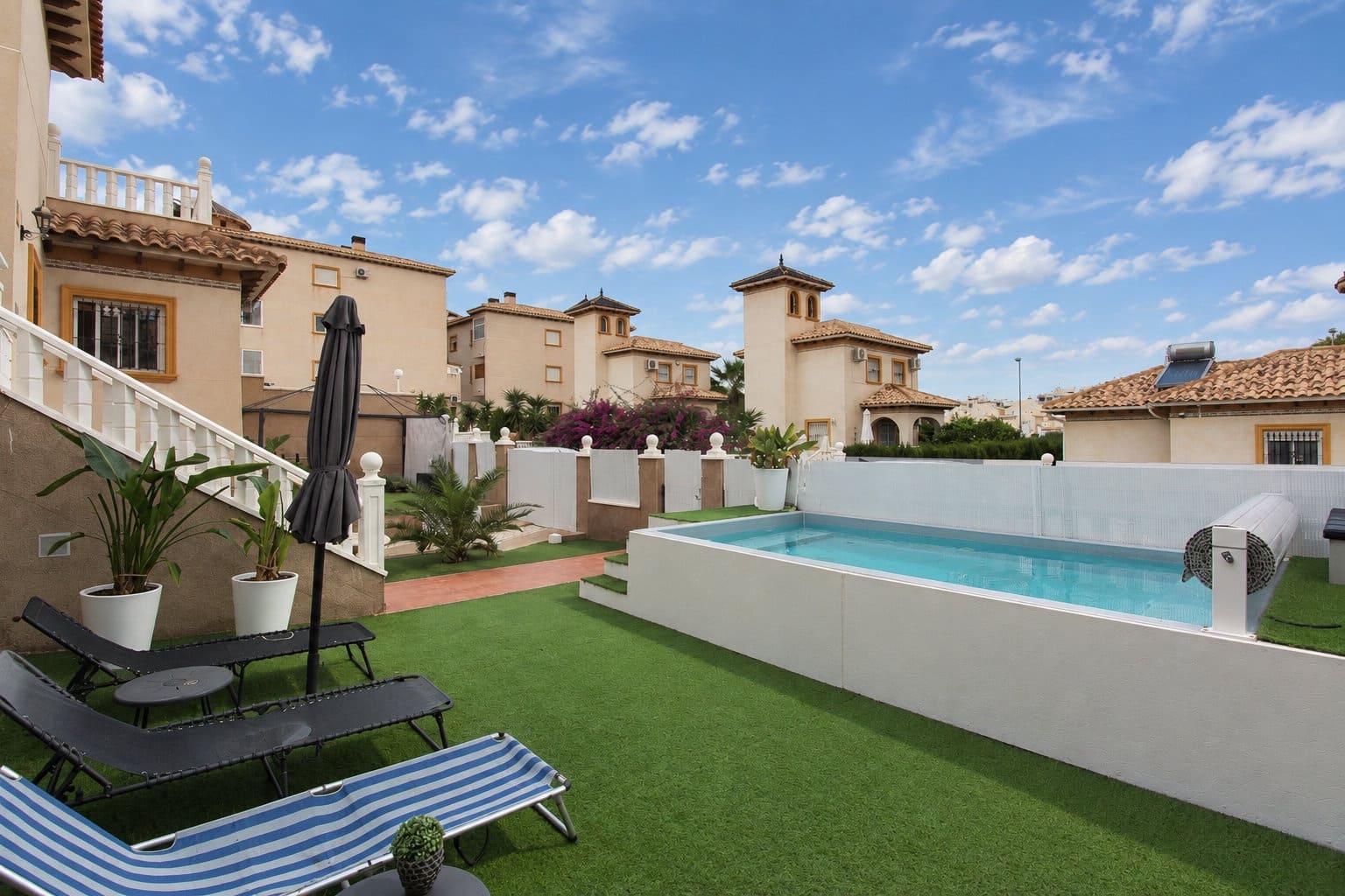 3 bedroom Villa for sale in Villamartin with pool garage - € 429,900 (Ref: 10161054)