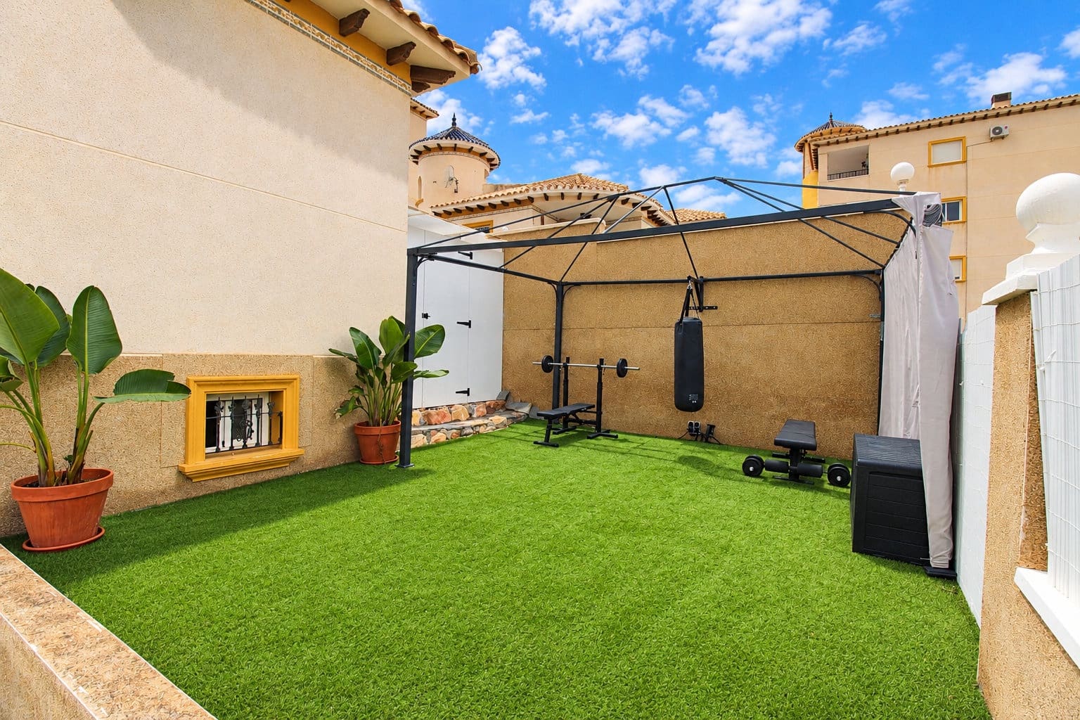3 bedroom Villa for sale in Villamartin with pool garage - € 429,900 (Ref: 10161054)