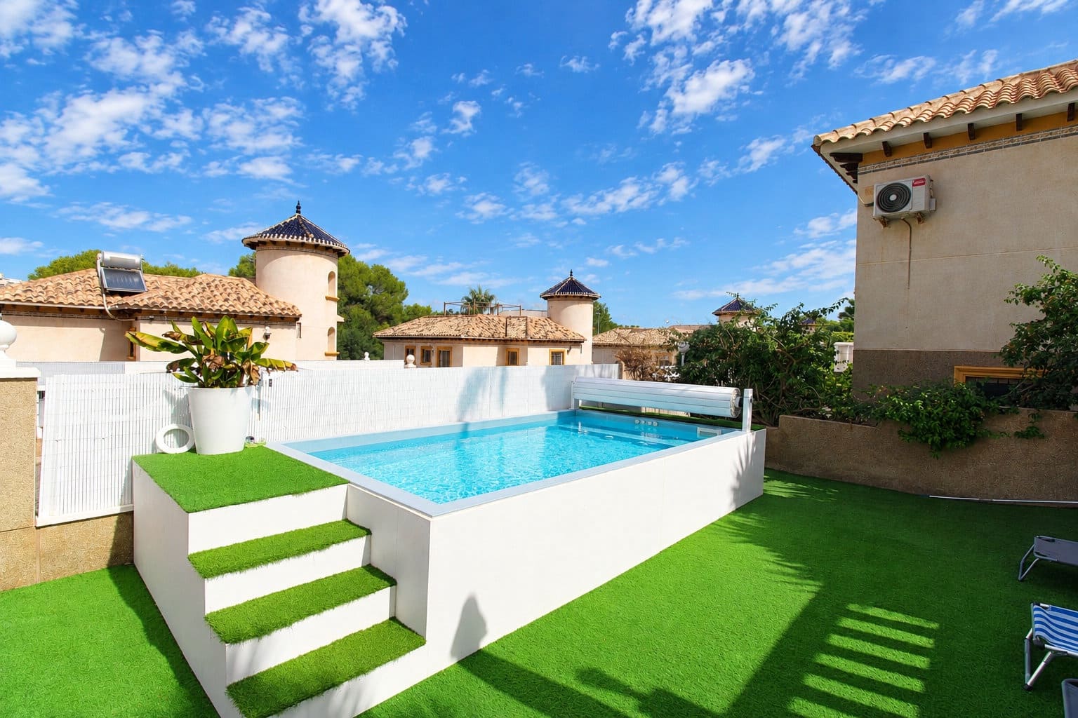 3 bedroom Villa for sale in Villamartin with pool garage - € 429,900 (Ref: 10161054)