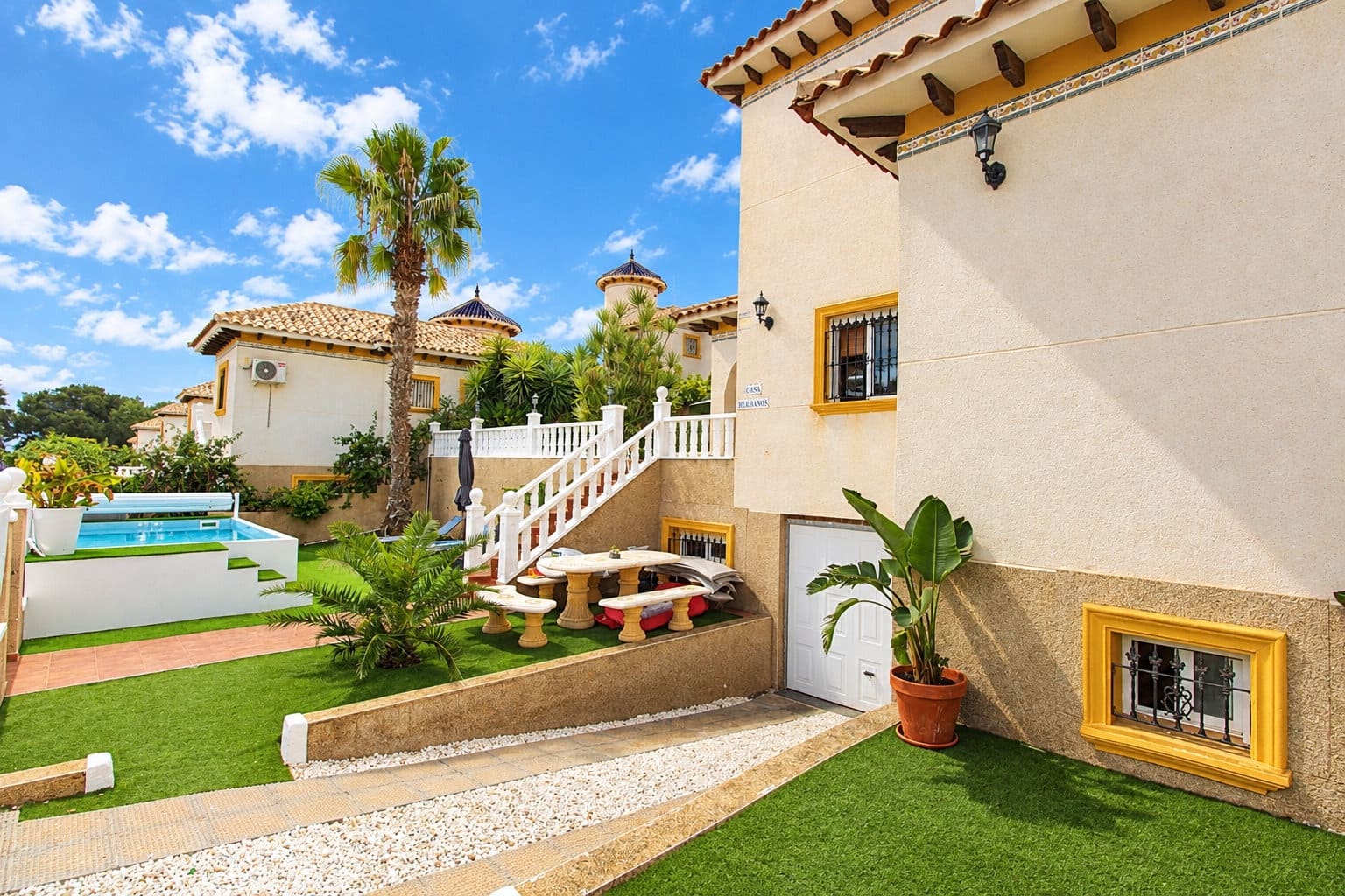 3 bedroom Villa for sale in Villamartin with pool garage - € 429,900 (Ref: 10161054)