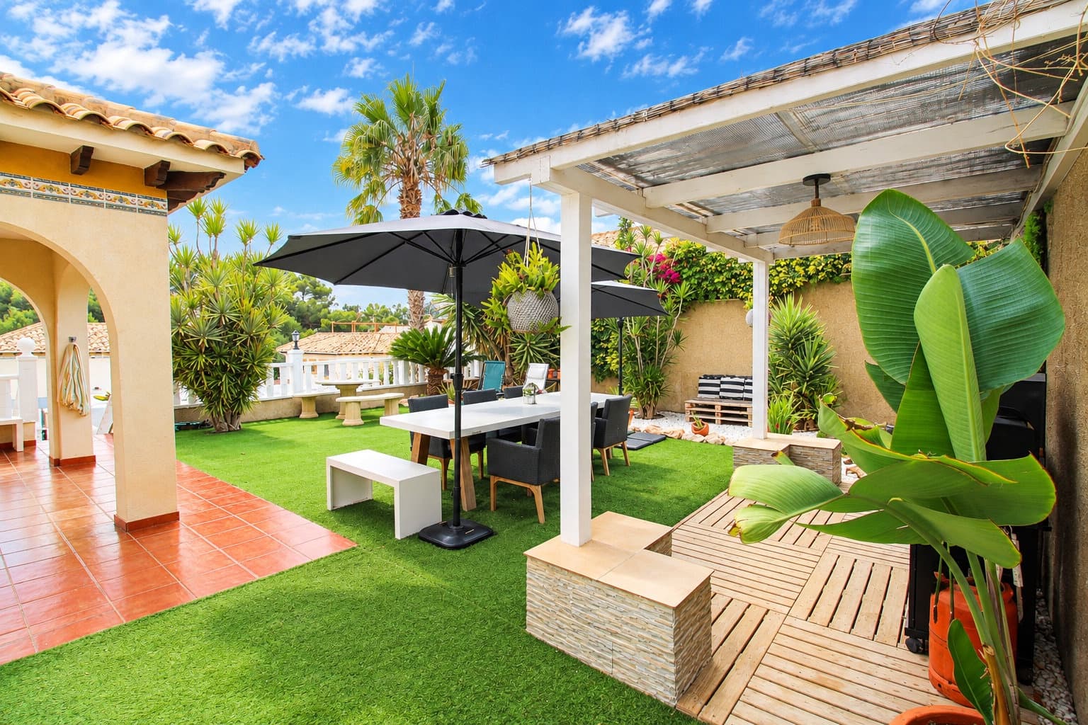 3 bedroom Villa for sale in Villamartin with pool garage - € 429,900 (Ref: 10161054)