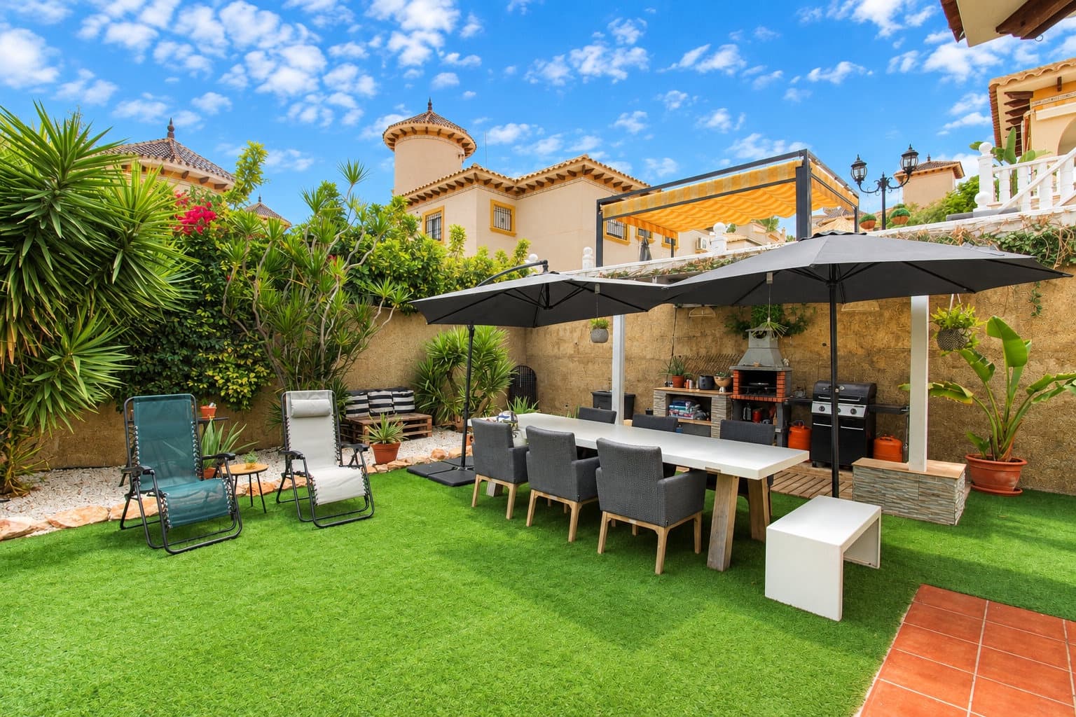 3 bedroom Villa for sale in Villamartin with pool garage - € 429,900 (Ref: 10161054)
