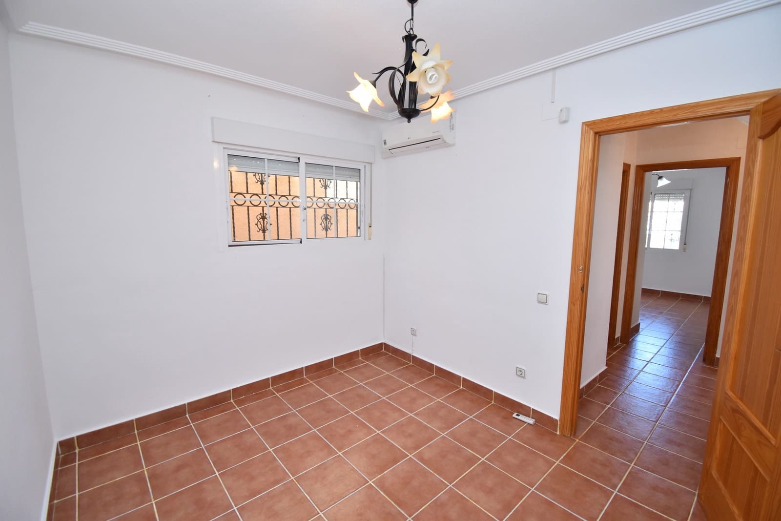 3 sypialnia Willa na sprzedaż w Villamartin z garażem - 199 995 € (Ref: 10171064)