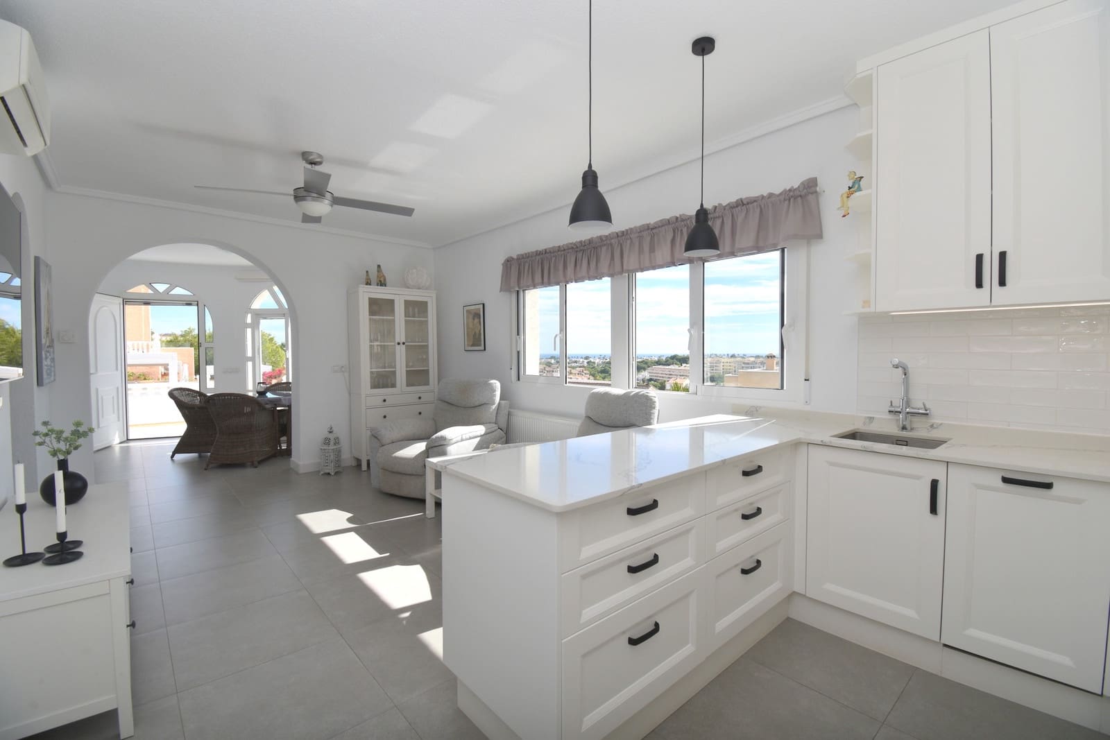 3 soverom Villa til salgs i Villamartin med svømmebasseng garasje - € 449 999 (Ref: 10176869)